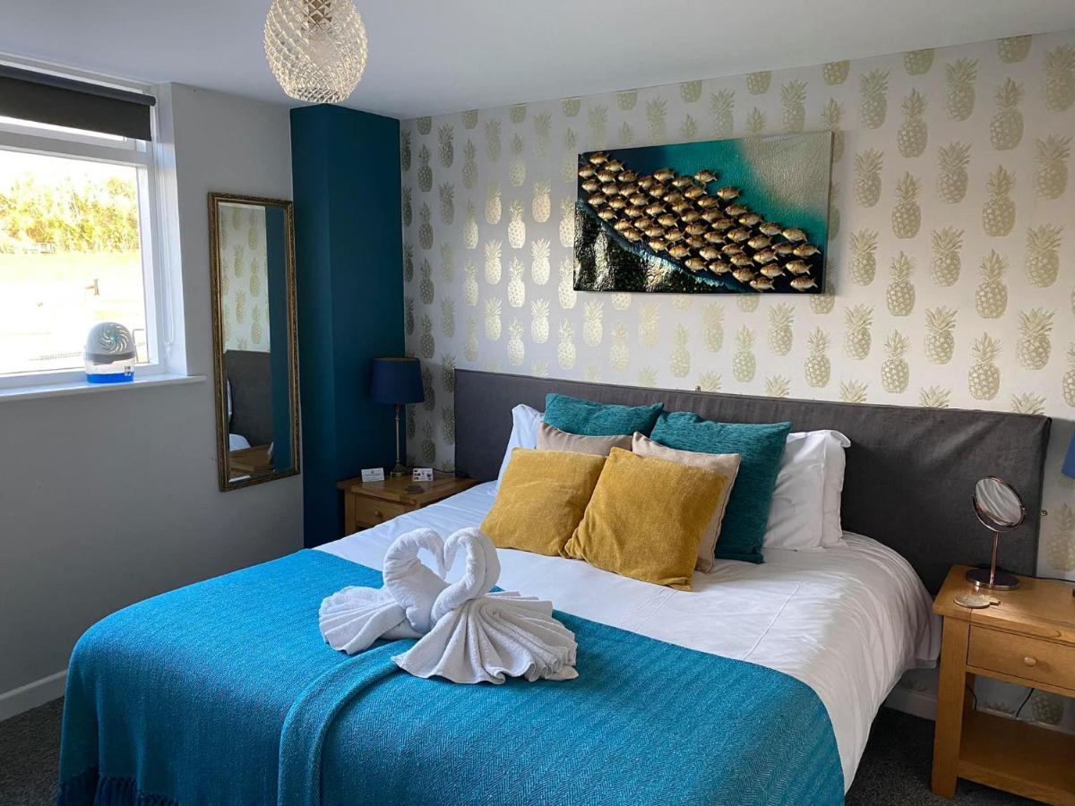The Riverside Inn Saltford Экстерьер фото