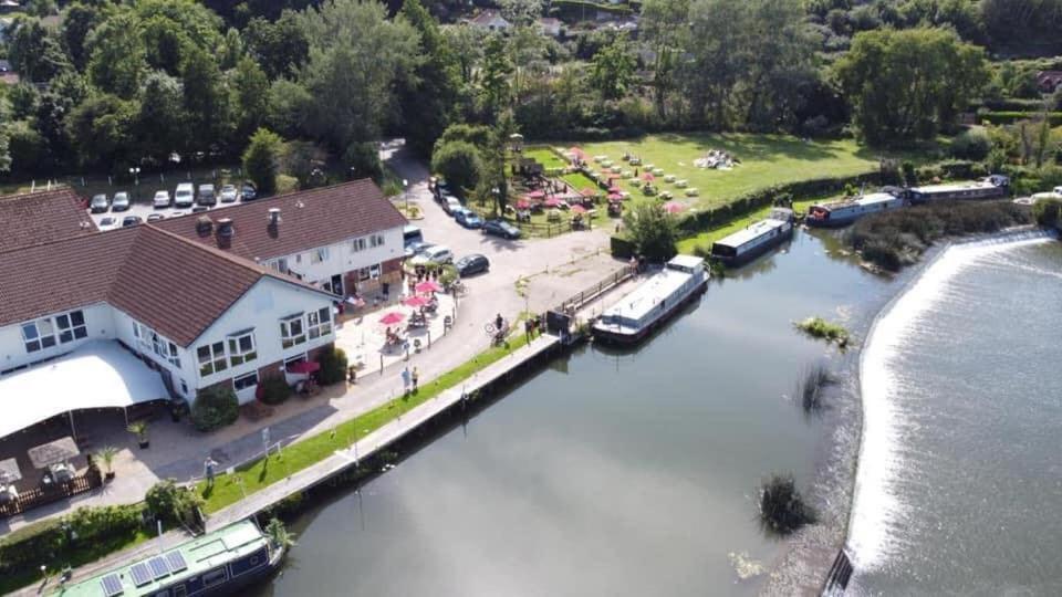 The Riverside Inn Saltford Экстерьер фото