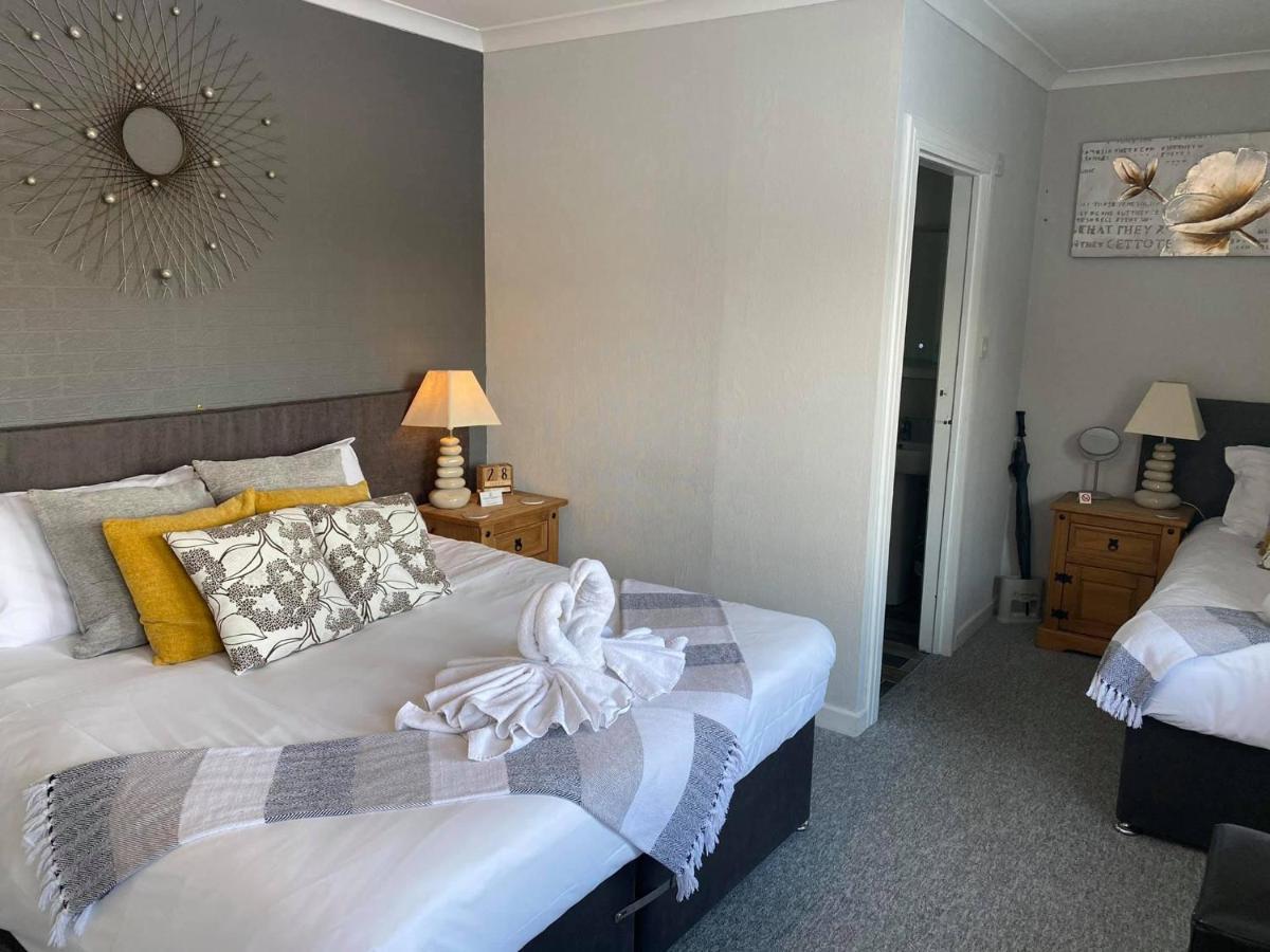 The Riverside Inn Saltford Экстерьер фото