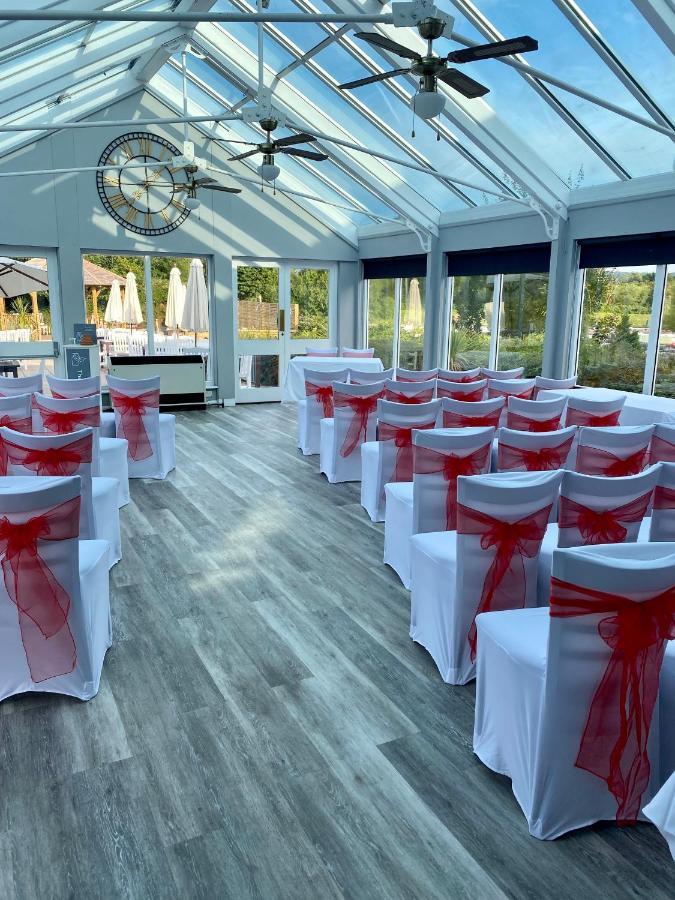 The Riverside Inn Saltford Экстерьер фото
