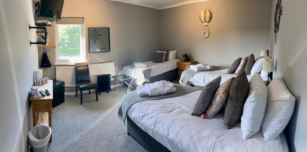 The Riverside Inn Saltford Экстерьер фото