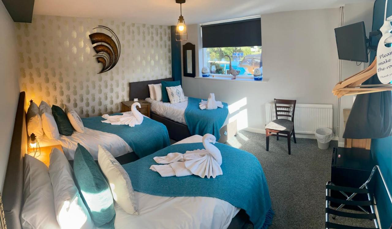 The Riverside Inn Saltford Экстерьер фото