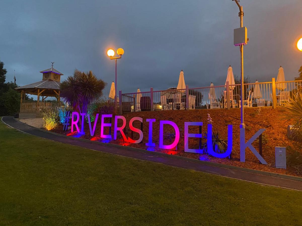 The Riverside Inn Saltford Экстерьер фото