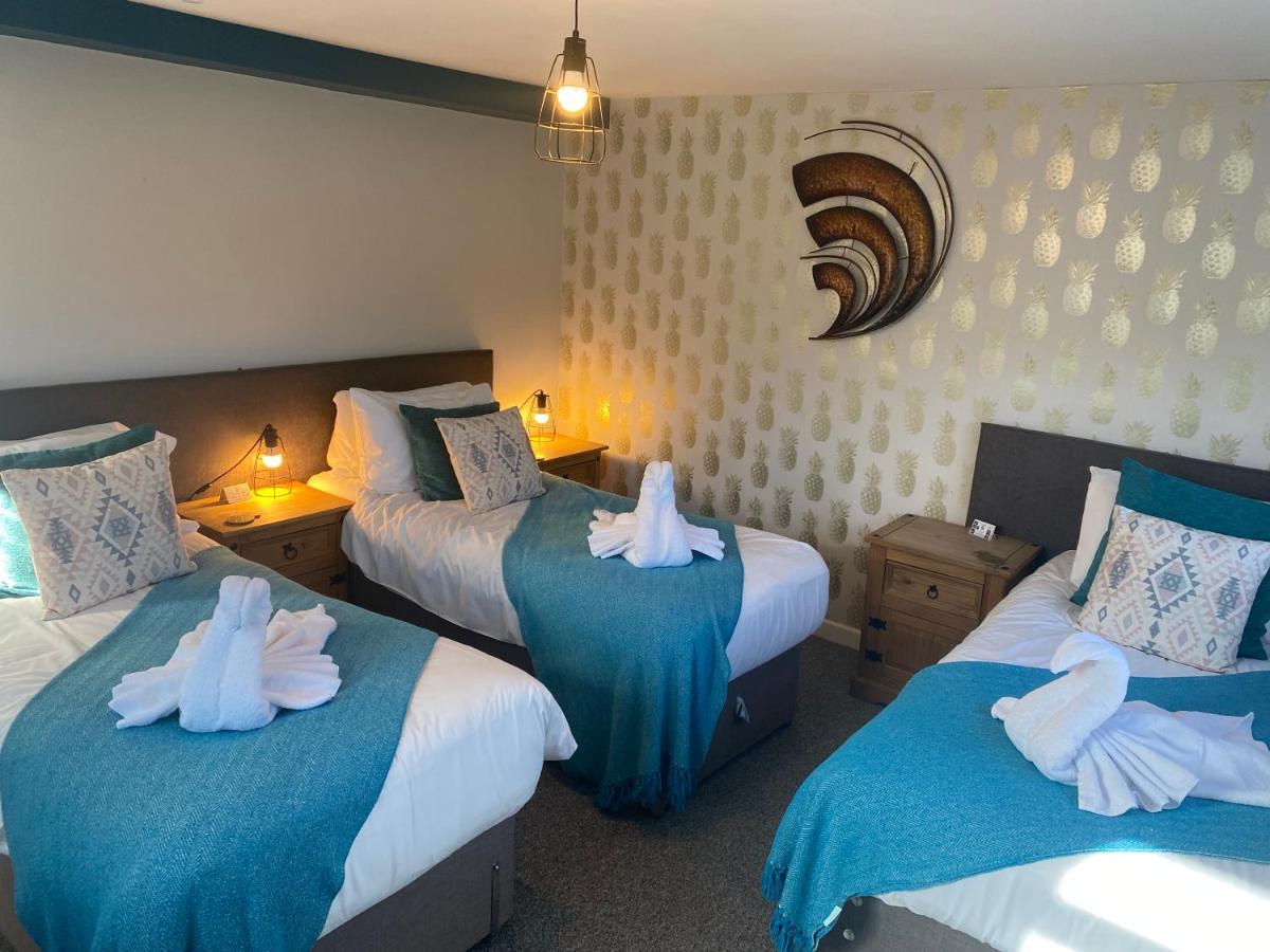 The Riverside Inn Saltford Экстерьер фото