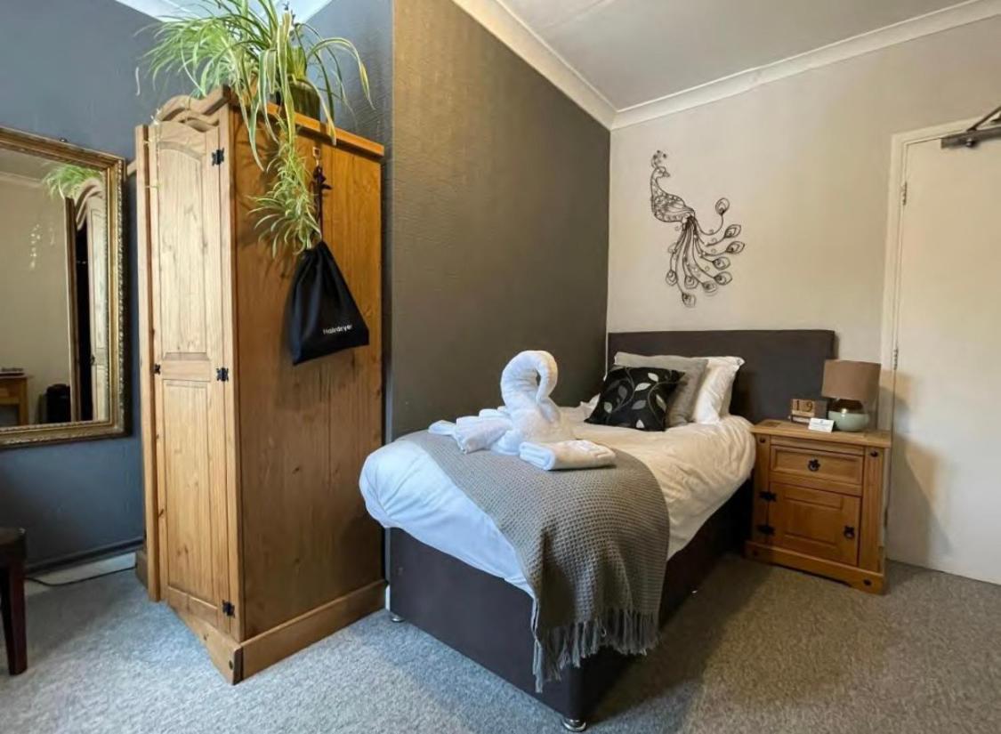 The Riverside Inn Saltford Экстерьер фото