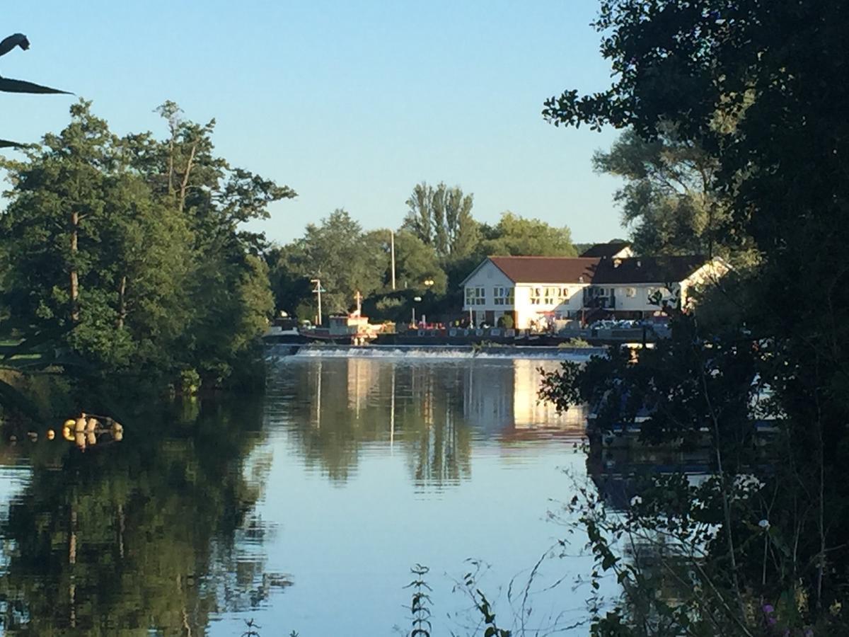 The Riverside Inn Saltford Экстерьер фото