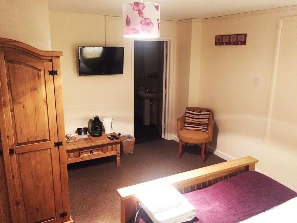 The Riverside Inn Saltford Экстерьер фото