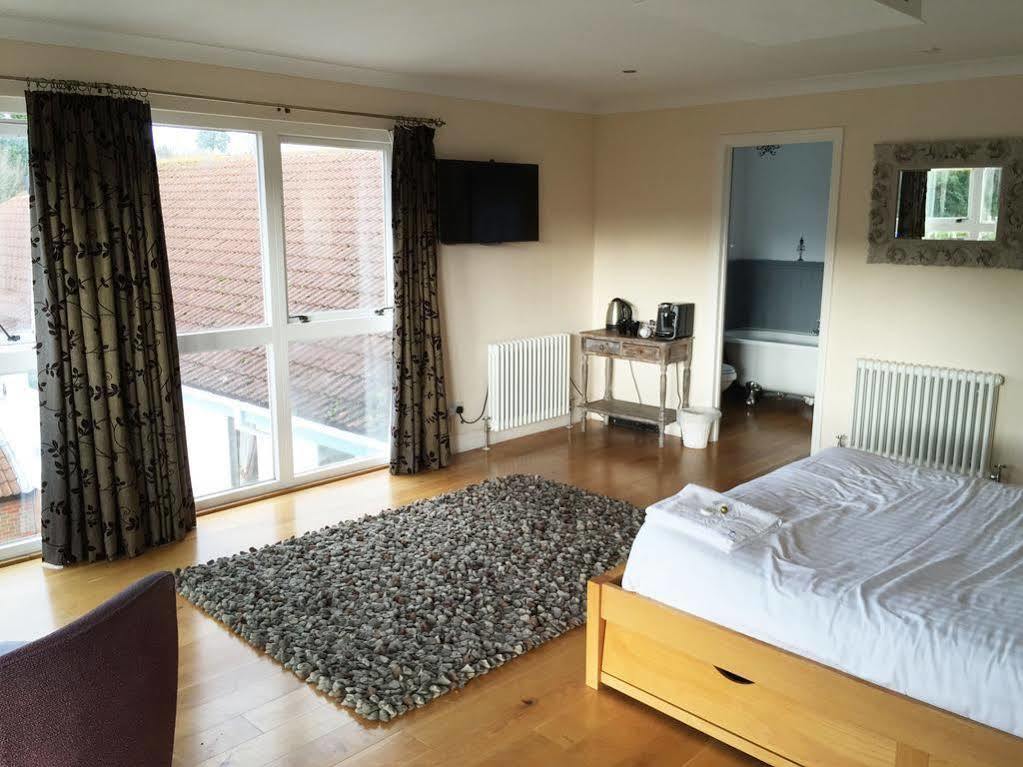 The Riverside Inn Saltford Экстерьер фото