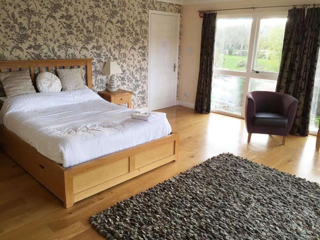 The Riverside Inn Saltford Экстерьер фото