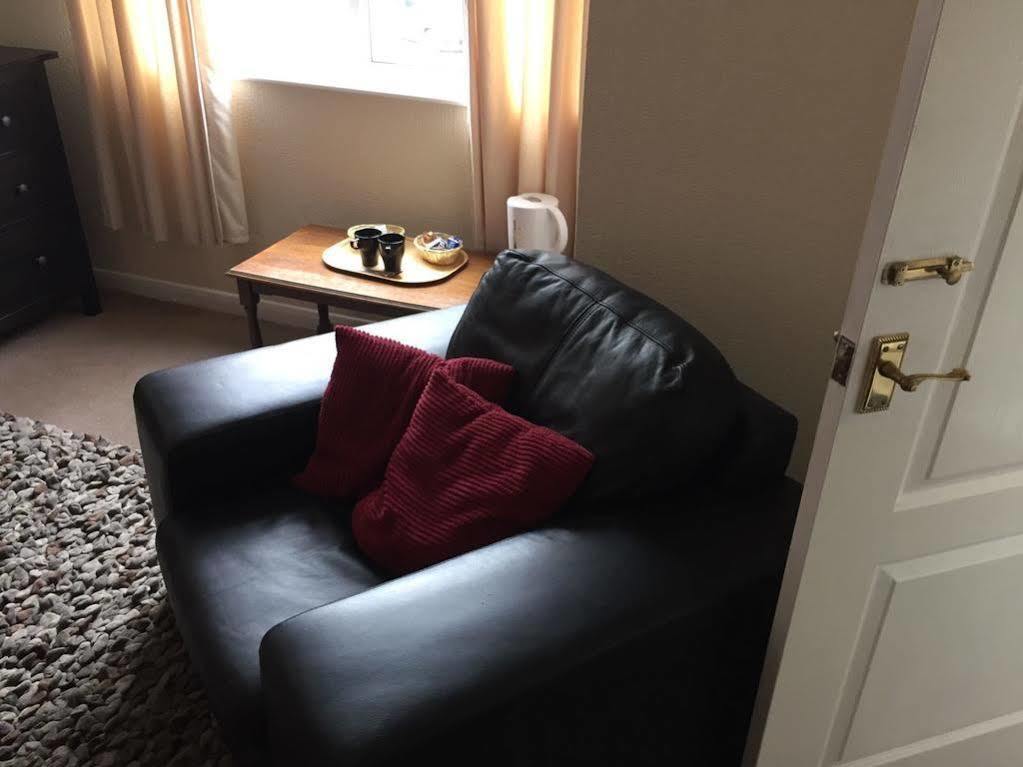 The Riverside Inn Saltford Экстерьер фото