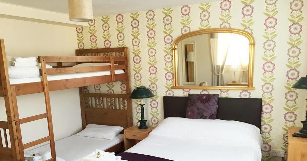 The Riverside Inn Saltford Экстерьер фото