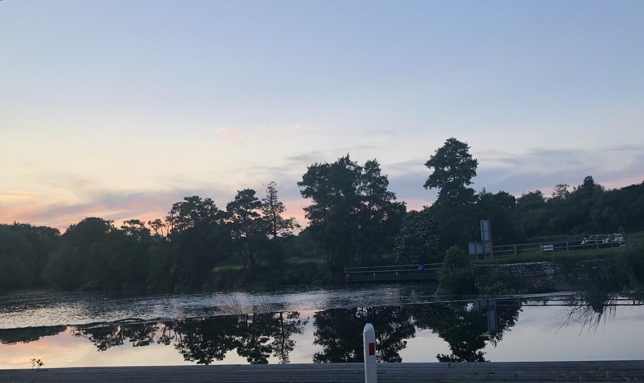 The Riverside Inn Saltford Экстерьер фото